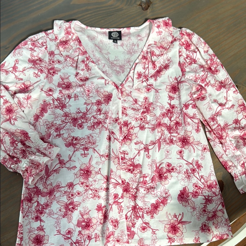 Bobeau White and Pink Long Sleeve Relaxed Blouse